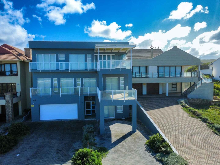 6 Bedroom Property for Sale in Stilbaai Oos Western Cape